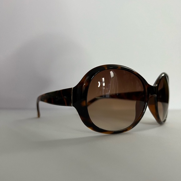 Tahari Oval Oversized Tortoise Shell Sunglasses - Picture 3 of 12